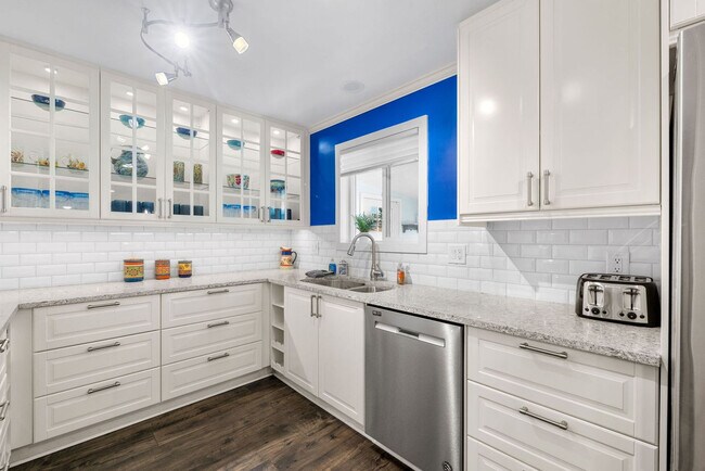 Building Photo - 8259 E Mulberry Ln