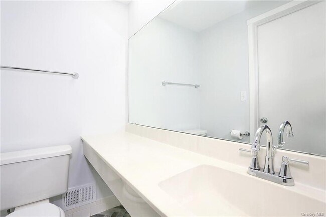 Building Photo - 161 Treetop Cir