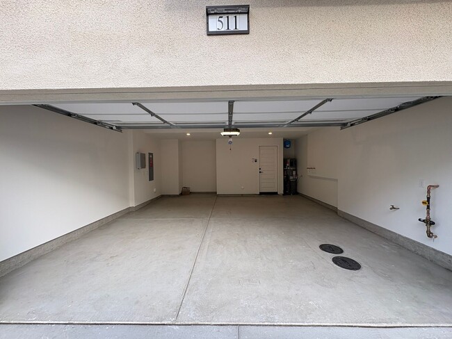 Building Photo - Modern 3BD/3BA in San Marcos