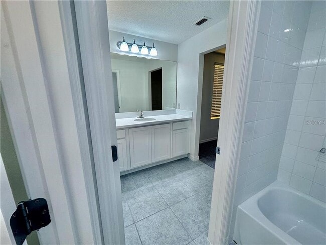 Building Photo - 1707 Sanibel Dr
