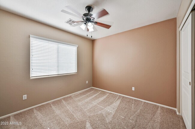 Building Photo - 1453 E Saragosa St