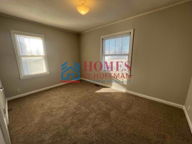 Building Photo - Two Bedroom House | Detached Garage | Depo...