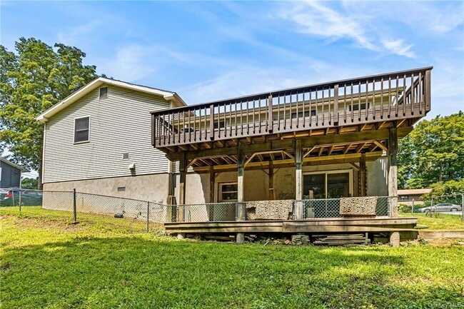 Building Photo - 19 Raker Rd