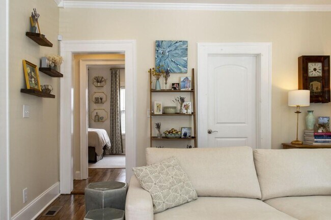 Building Photo - 801 Durant Pl NE