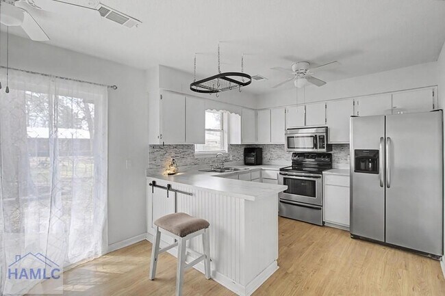 Building Photo - 799 Wildwood Dr