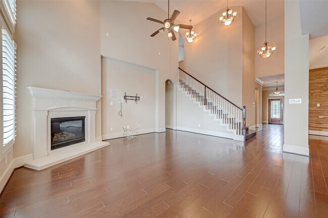 Building Photo - 10323 Hatcher Dr
