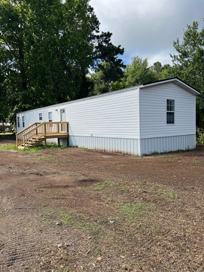 Building Photo - Fully Renovated & Pet Friendly 3 Bedroom, 2 Bathroom Home in Loris – No HOA!