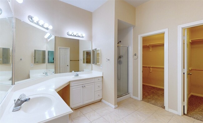 Building Photo - 2810 White Oak Ln