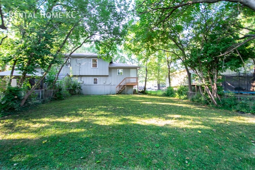 Building Photo - 1512 E Leona-