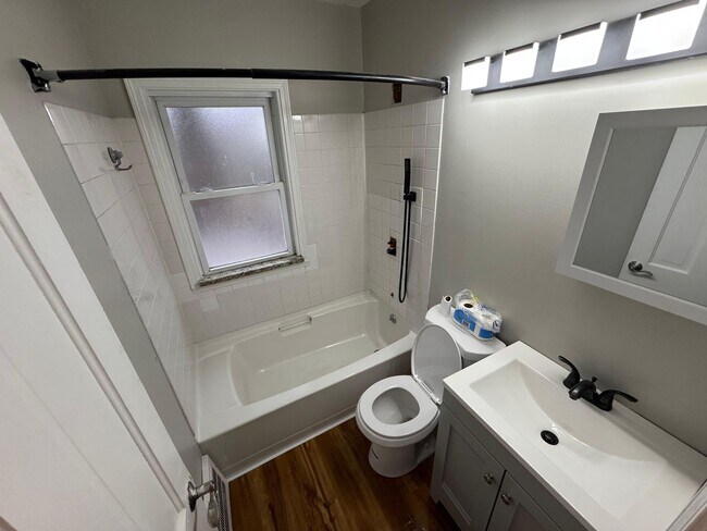 Building Photo - Renovated 3BR Home in Euclid (Move-In Ready)