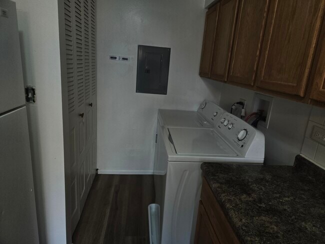 Building Photo - 748 Manteca Ct