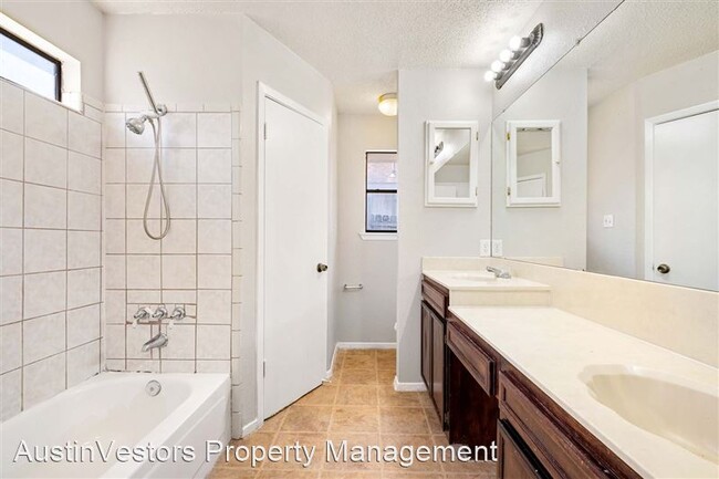 Building Photo - 1108 Peach Tree Cove