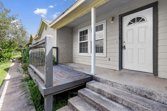 Interior Photo - 1628 Gordon St