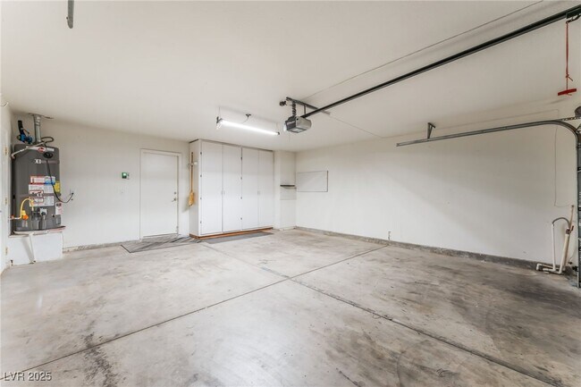 Building Photo - 4013 Madrone Dr