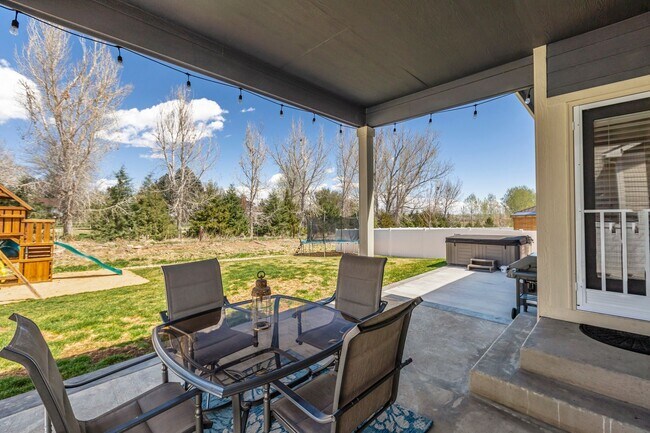 Building Photo - Spacious 4-Bedroom Home with Private Backy...