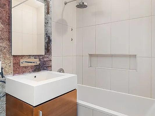 Building Photo - 5-19 Borden Ave