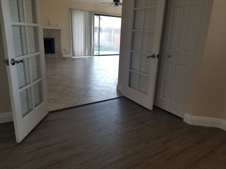Building Photo - 10943 Country View Dr