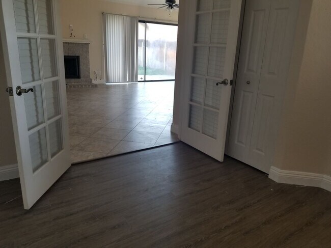 Building Photo - 10943 Countryview