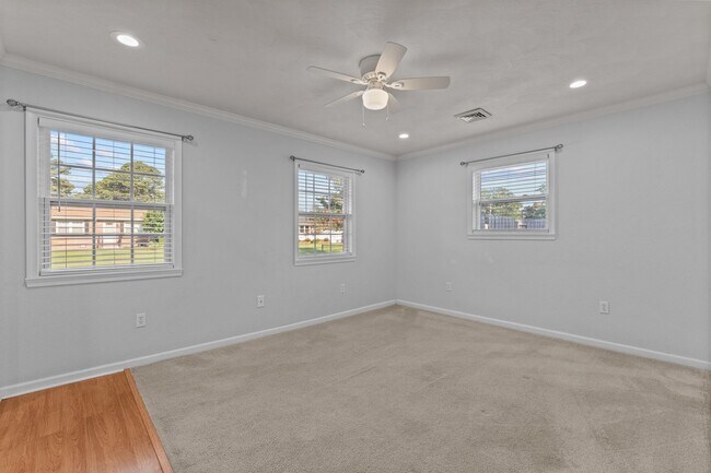 Building Photo - Discover your perfect home in Virginia Beach!
