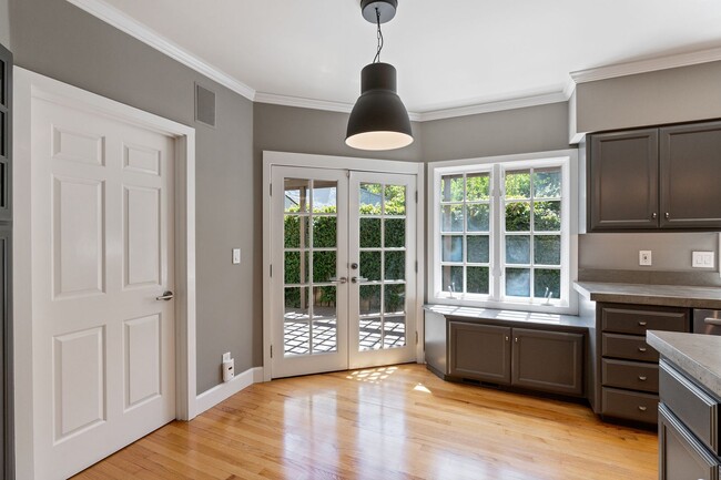 Building Photo - Contemporary Home in Desirable Community C...
