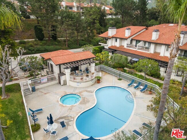 Building Photo - 1486 Palisades Dr