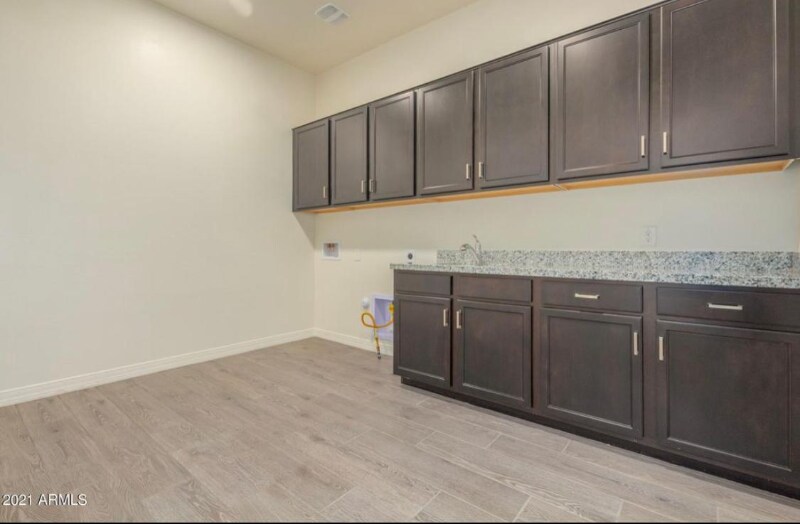 Building Photo - 880 W Flamingo Dr