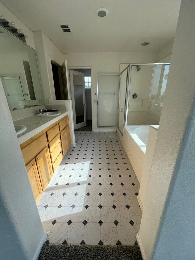 Building Photo - 4301 Bethpage Dr