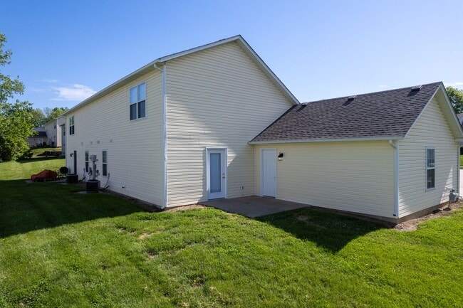 Building Photo - 5009-5011 Betty Jean Way