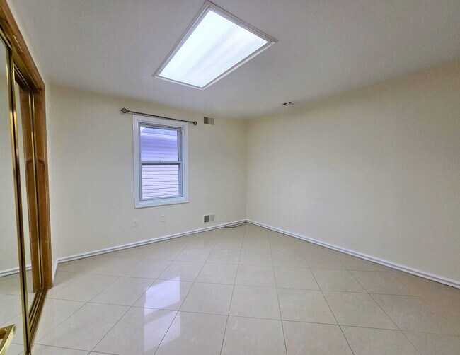 Building Photo - 911 80th St