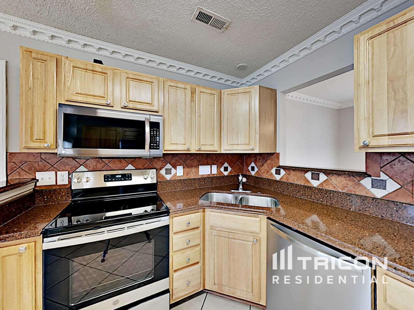 Building Photo - 3016 Queensdale Dr