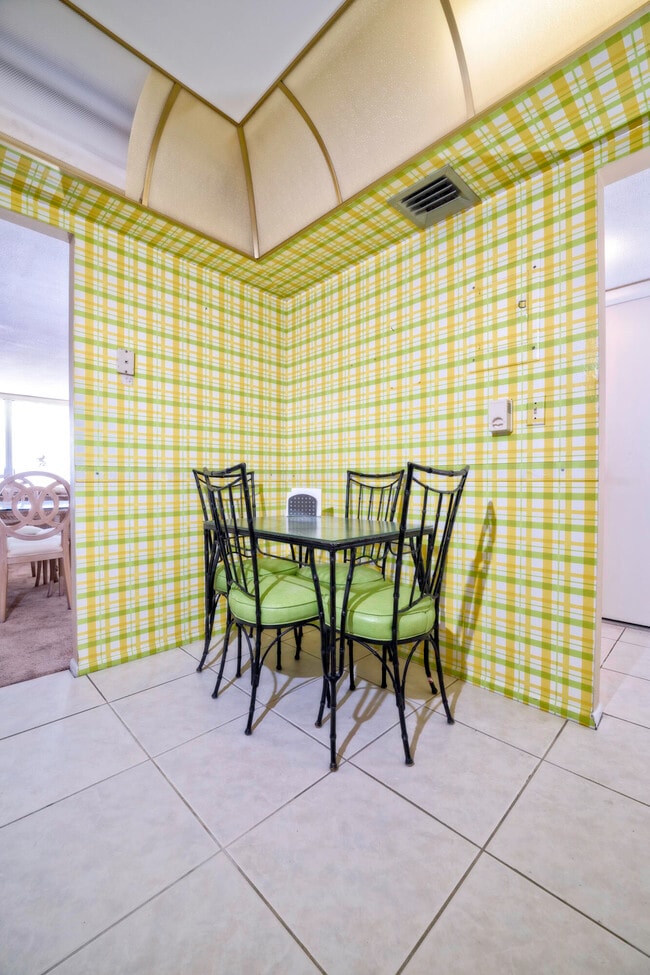 Building Photo - 18081 Biscayne Blvd