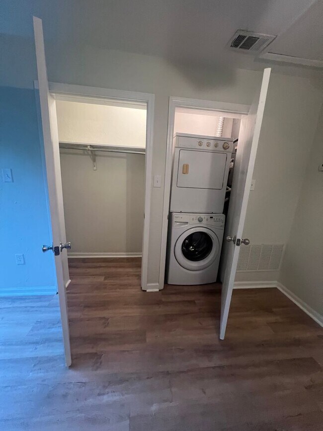 Building Photo - 2510 Mar Ct