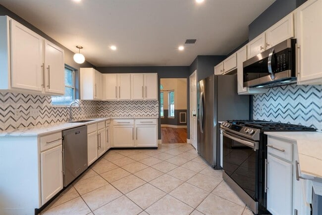 Building Photo - 17002 Analisa Cir