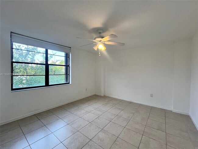 Building Photo - 155 Sunrise Dr