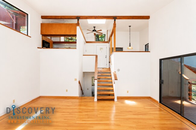 Building Photo - Montclair Four Bedroom Contemporary Late 20th Century Home