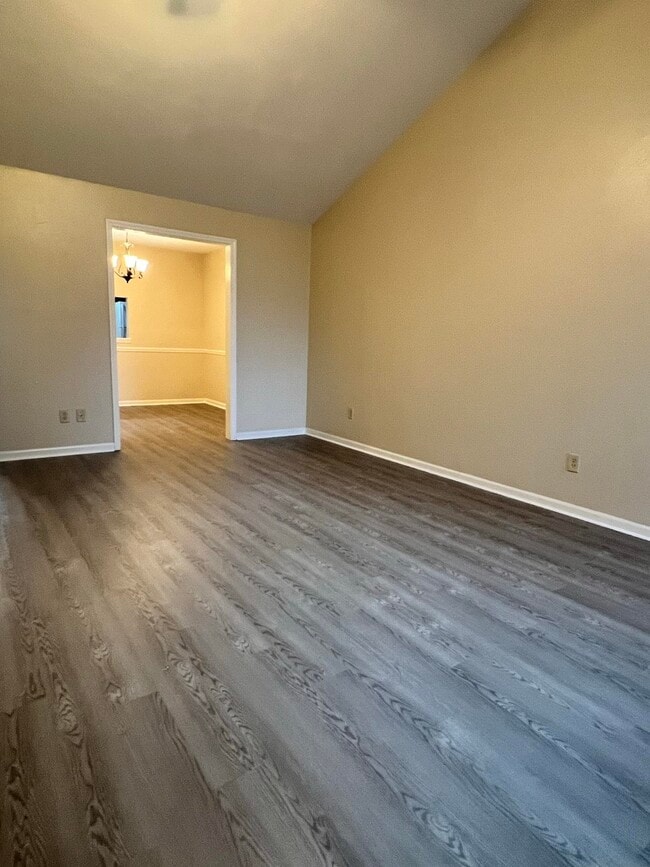 Building Photo - 806 Jamestown Ct