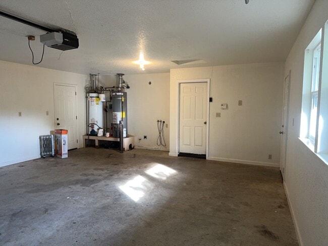 Building Photo - 3 Bedroom 2 Bath Home Located in the Cutten/Ridgewood Area