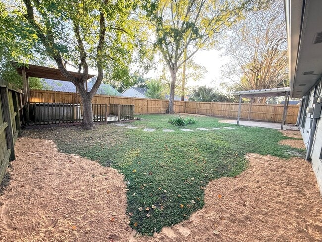 Building Photo - 16214 Dunmoor Dr