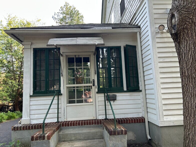 Primary Photo - 25 S Monroe St