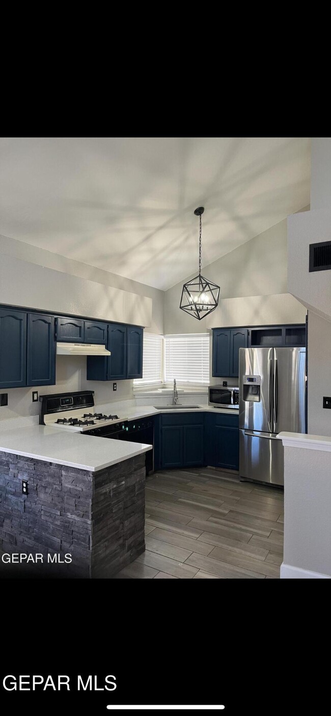 Building Photo - 7548 Plaza Taurina Dr