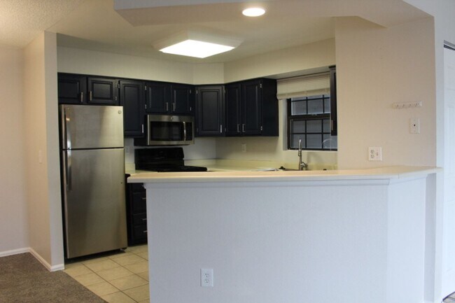 Building Photo - Spacious Condo in Littleton!
