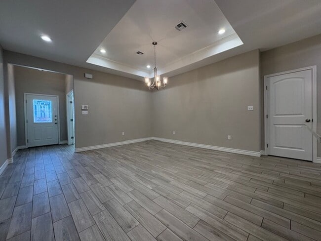 Building Photo - DCR602