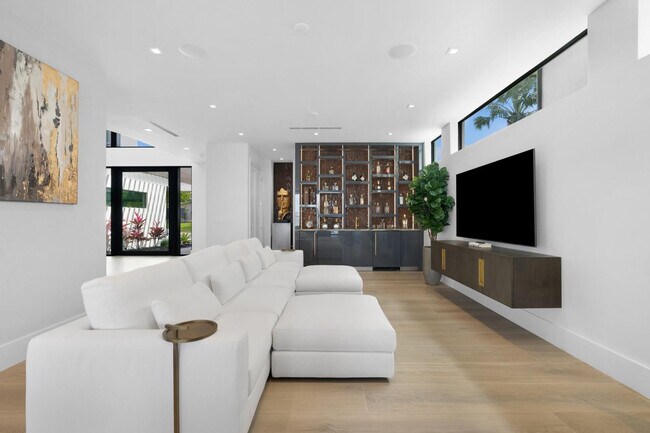 Building Photo - 1957 Harbourview Dr