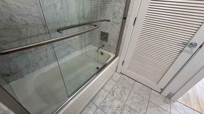 Building Photo - EPIC REA - Watermark-Fabulous Penthouse-Vi...