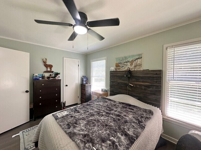 Building Photo - Updated 3-Bedroom Home Near TJC & Medical ...