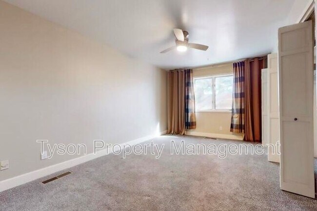 Building Photo - 6208 Sabre Ct NW