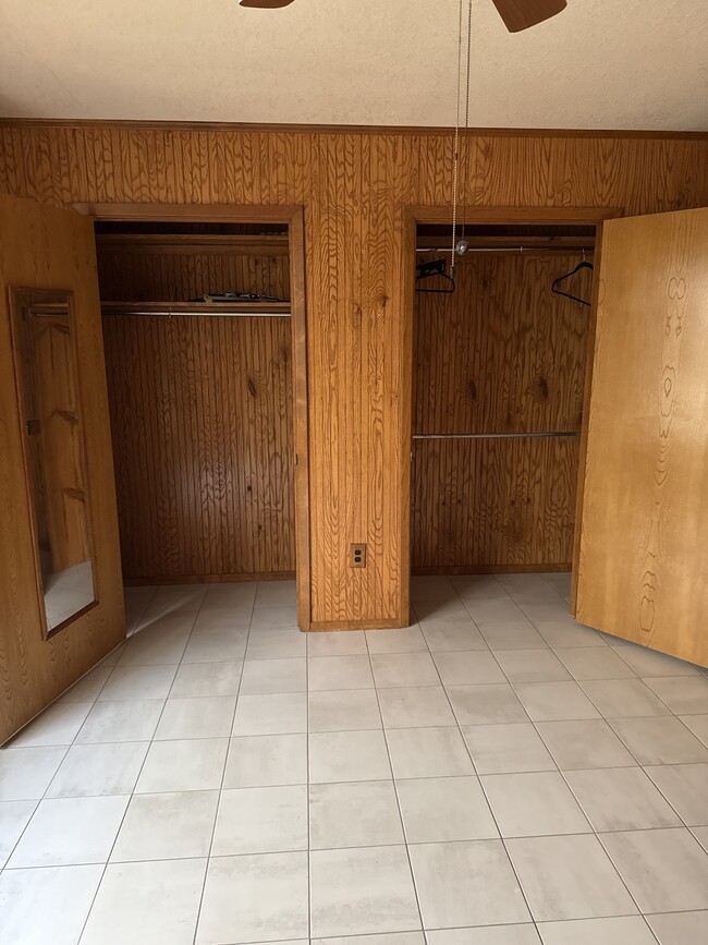 Building Photo - 110 N Crockett St