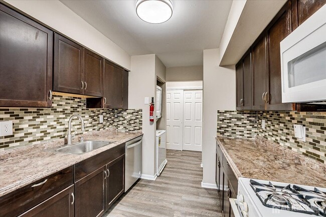 Building Photo - 142 Beverly Hill Terrace