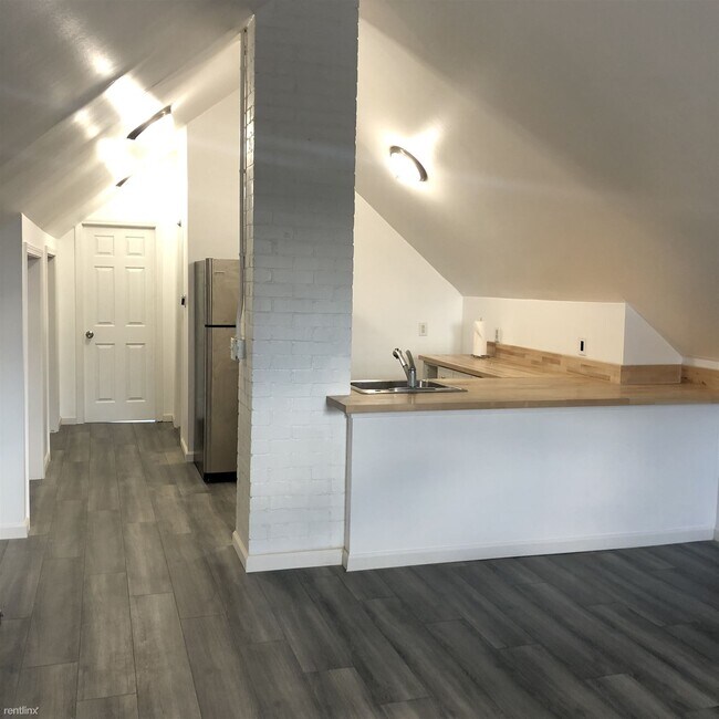 1 br, 1 bath - 3525 Joslyn Rd Top Unit - 1 br, 1 bath  - 3525 Joslyn Rd Top Unit