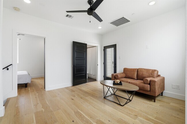 Building Photo - 1003 Kern St
